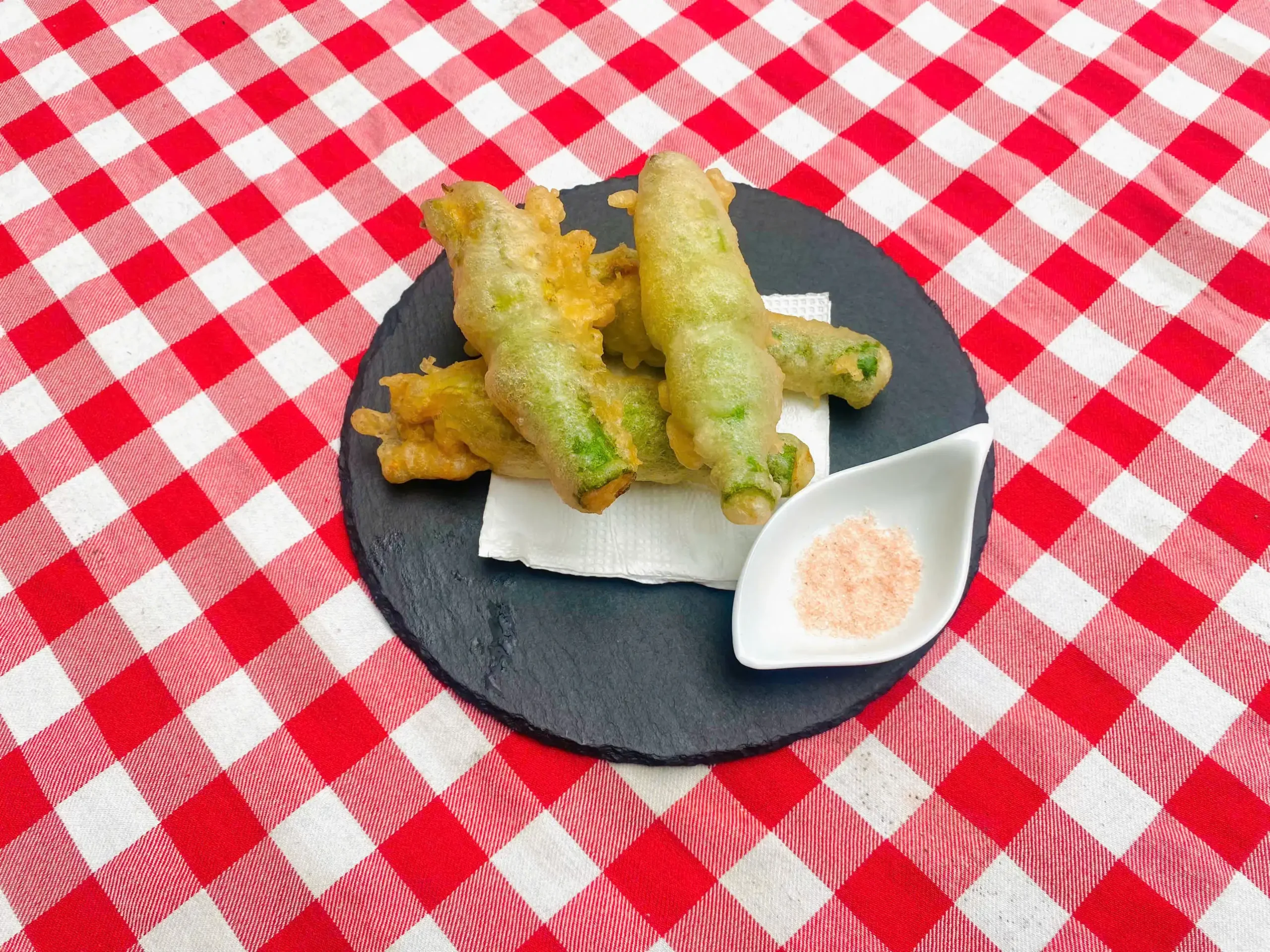 Bí Ngòi Nhồi Thịt Nguội Và Phô Mai Mozzarella Tẩm Bột Chiên Giòn – Món Ăn Ngon Khó Cưỡng