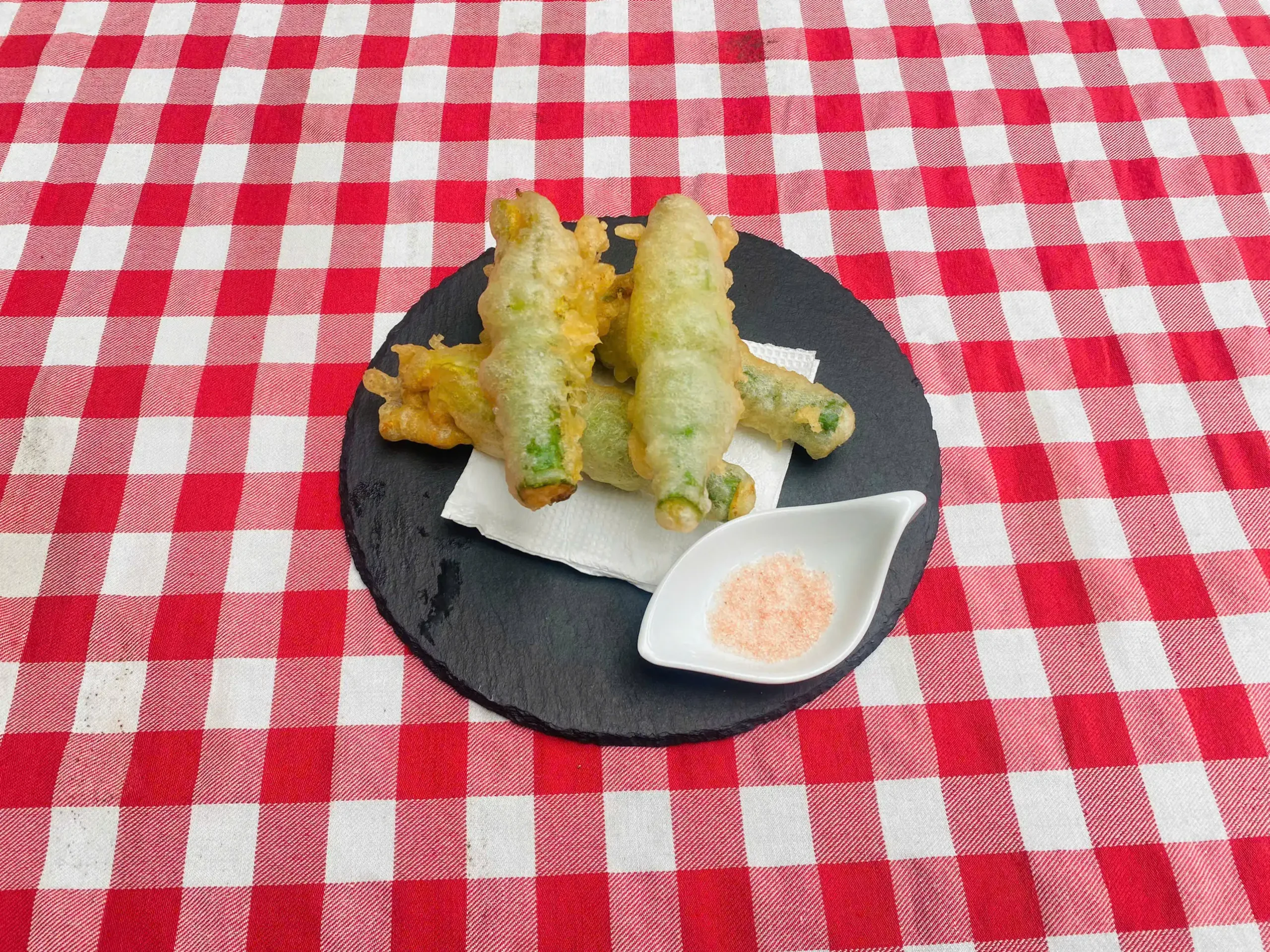 Bí Ngòi Nhồi Thịt Nguội Và Phô Mai Mozzarella Tẩm Bột Chiên Giòn – Món Ăn Ngon Khó Cưỡng