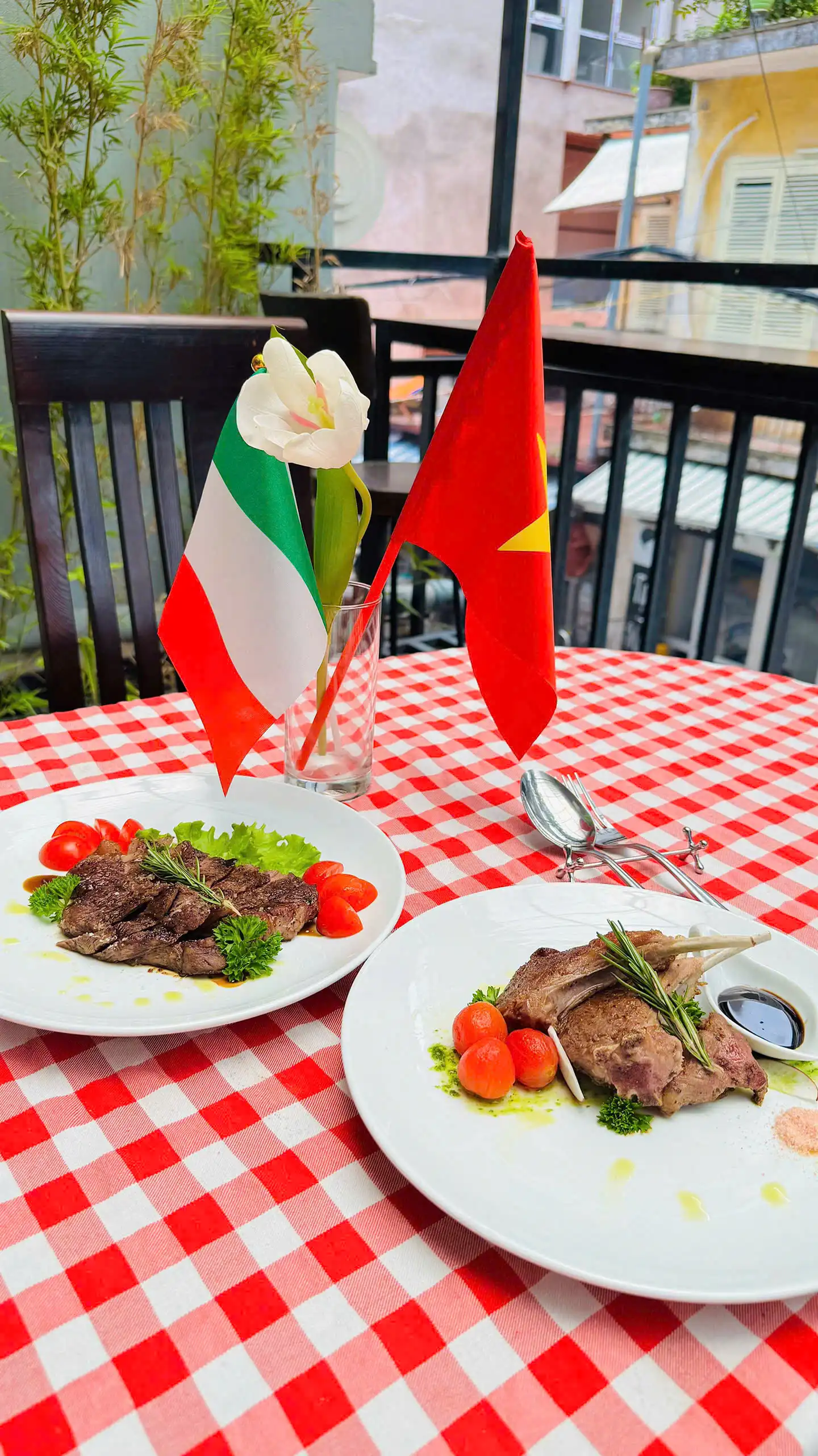 Bí Ngòi Nhồi Thịt Nguội Và Phô Mai Mozzarella Tẩm Bột Chiên Giòn – Món Ăn Ngon Khó Cưỡng