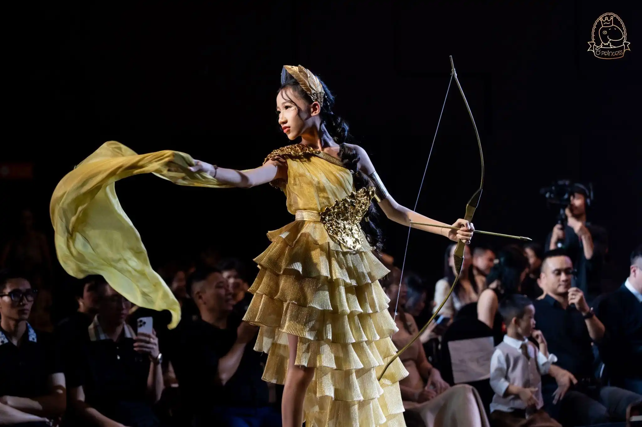 Joly Thảo Linh – “Chiến Binh Nhí” Firstface Đầy Khí Chất Trong BST Guardians of Light