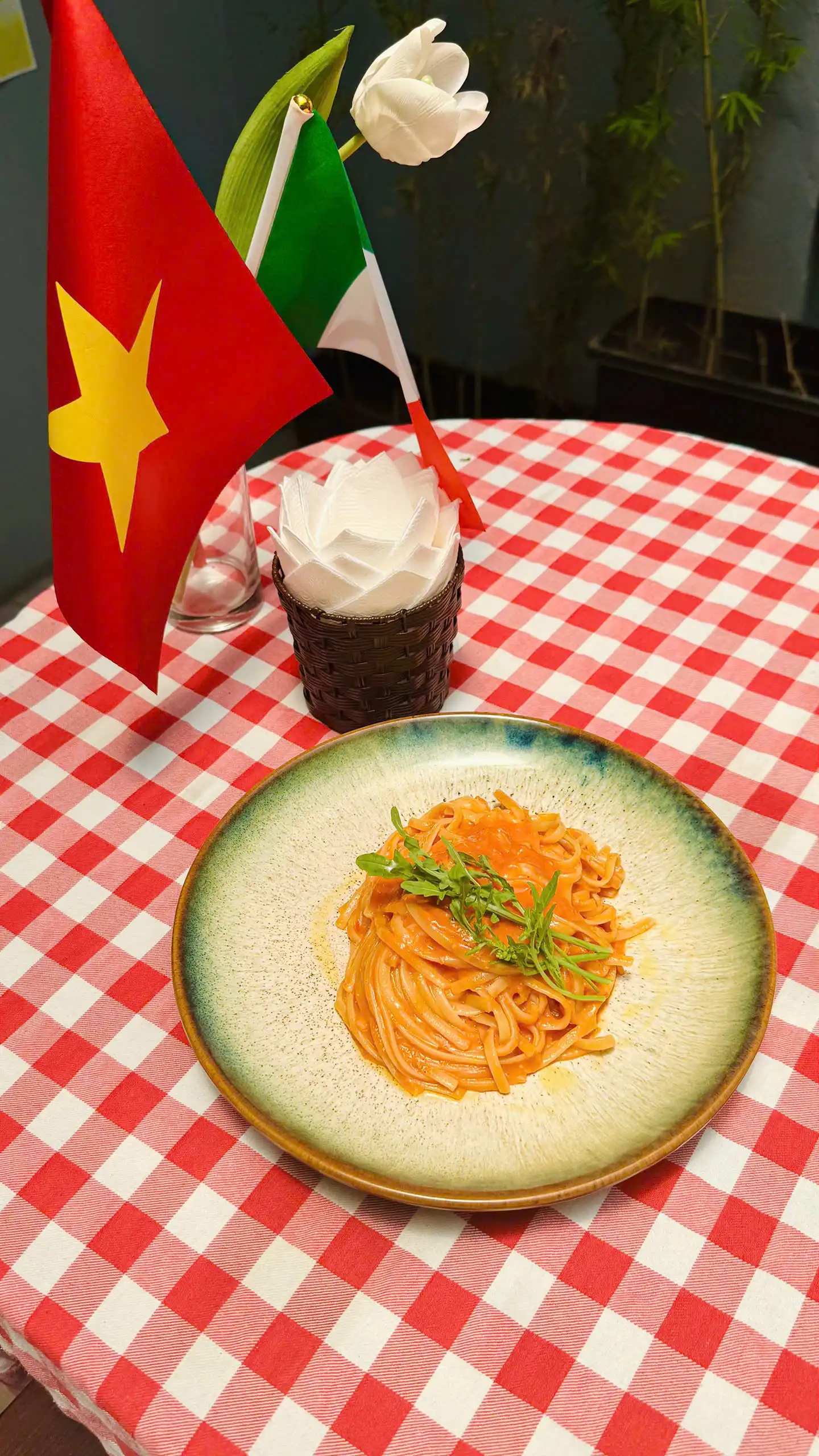 Mỳ sợi dẹt tôm sốt cà chua kem – hương vị Ý tinh tế tại Coraggio