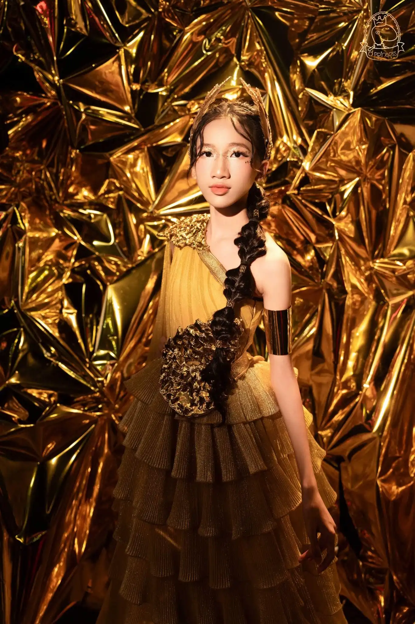 Joly Thảo Linh – “Chiến Binh Nhí” Firstface Đầy Khí Chất Trong BST Guardians of Light