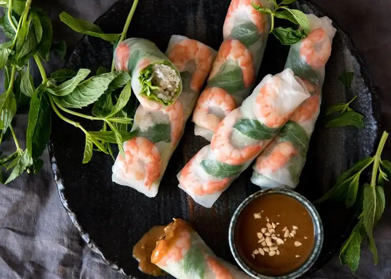 Tò he, đèn ông sao, mặt nạ bồi thành ‘hàng hot’ Trung thu 2025