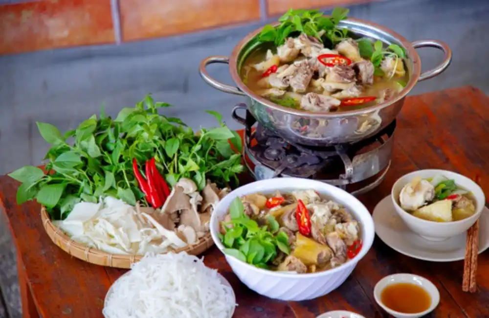 Review quán lẩu gà lá é nên ăn khi đến Đà Lạt