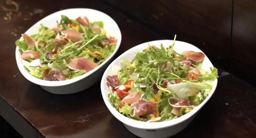 BACON SALAD – BẢN GIAO HƯỞNG GIỮA VỊ MẶN MÒN VÀ SỰ TƯƠI MÁT